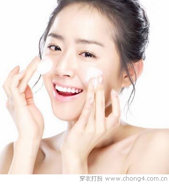 保湿是关键 20-30岁女人的肌肤保养