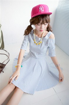 新款韩版甜美露肩中袖条纹格子显瘦A字连衣裙