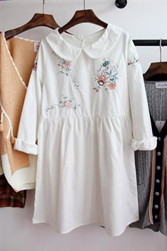 森女的下午茶刺绣花朵圆领白色棉布连衣裙